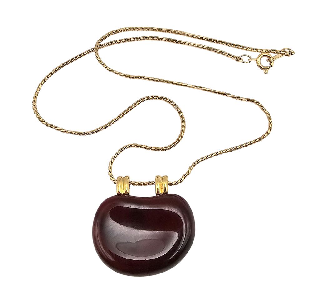 Lot 283: Crown Trifari Vintage Lucite Gold Tone Necklace