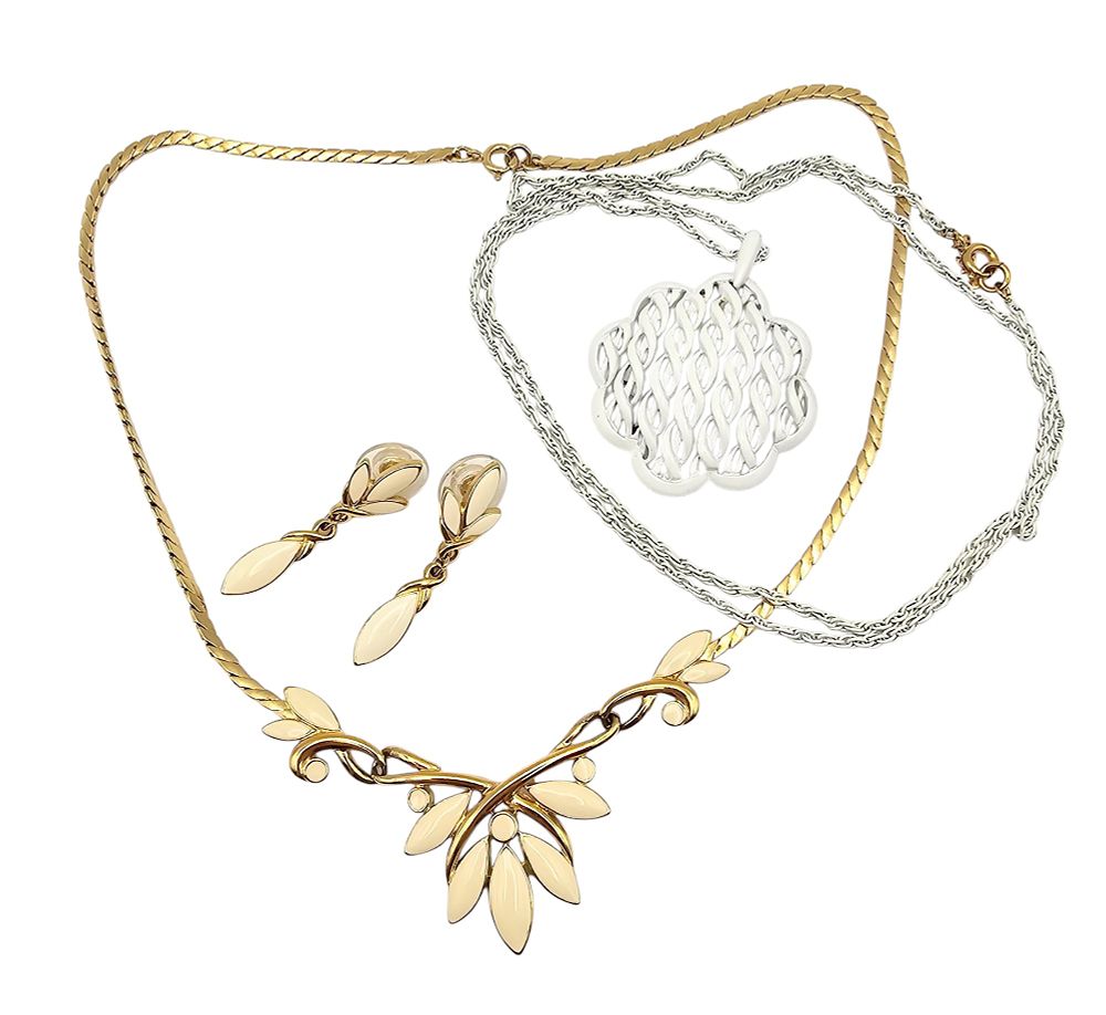 Lot 287: Crown Trifari Trifari Lot 2 Necklaces