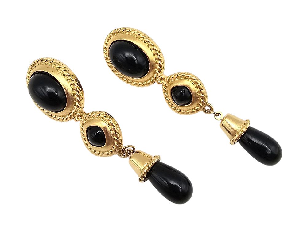 Lot 299: Trifari Vintage Black Cabochon Gold Tone Drop Dangle Earrings