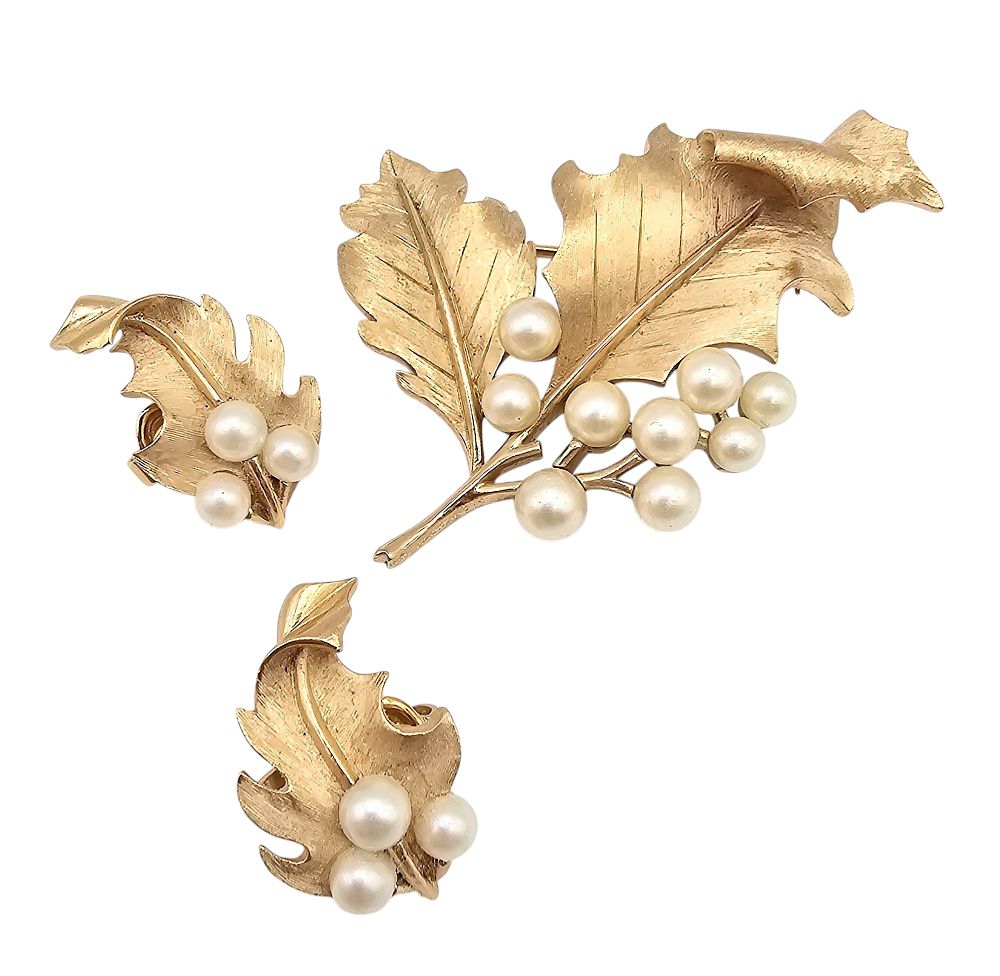 Lot 313: Crown Trifari Vintage Faux Pearl Gold Tone Leaf Brooch Earrings Set