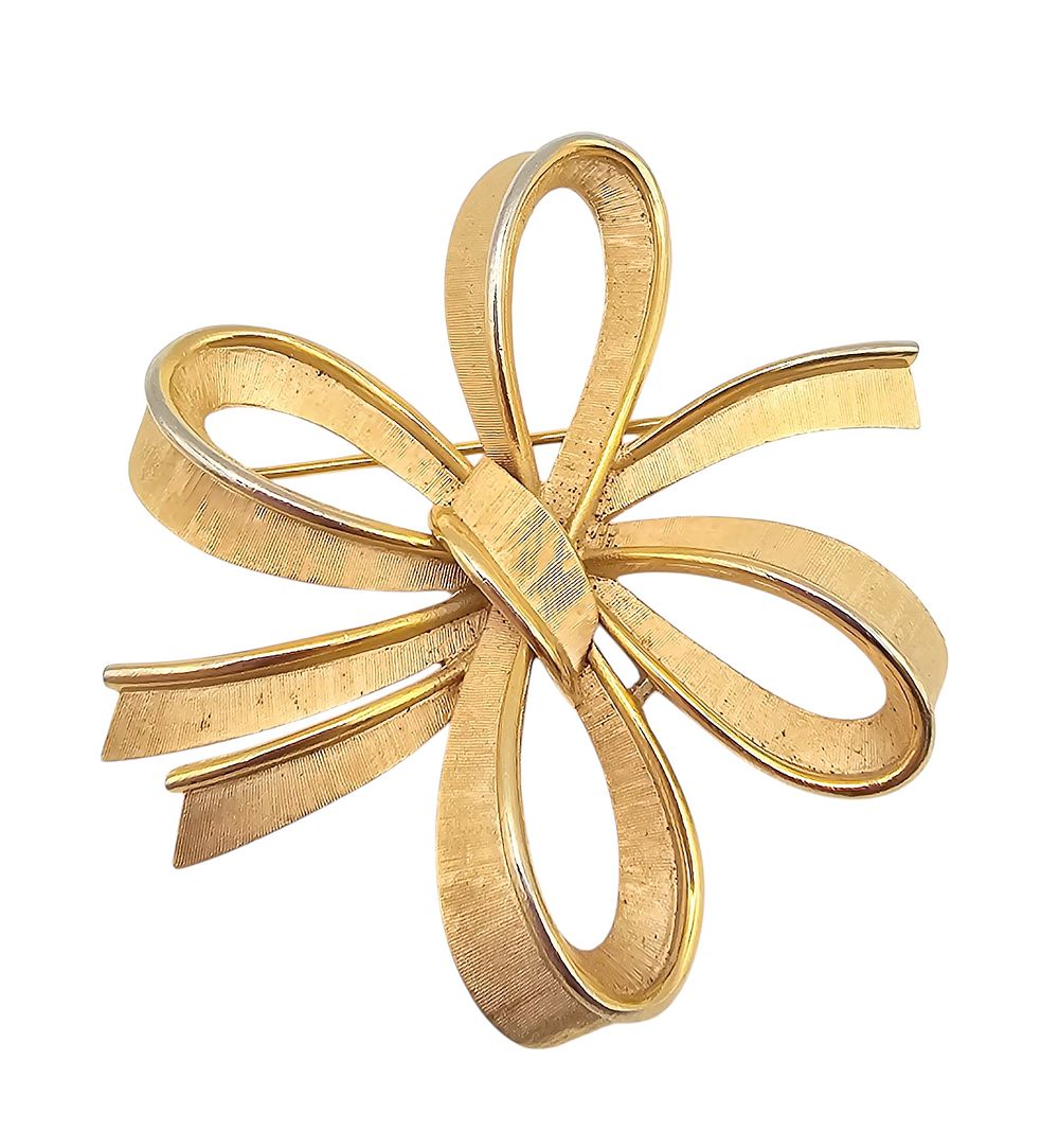 Lot 320: Crown Trifari Vintage Brushed Gold Tone Bow Brooch