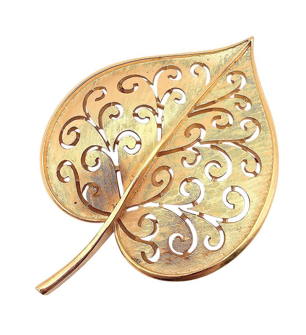 Lot 323: Crown Trifari Vintage Brushed Gold Tone Swirl Leaf Brooch