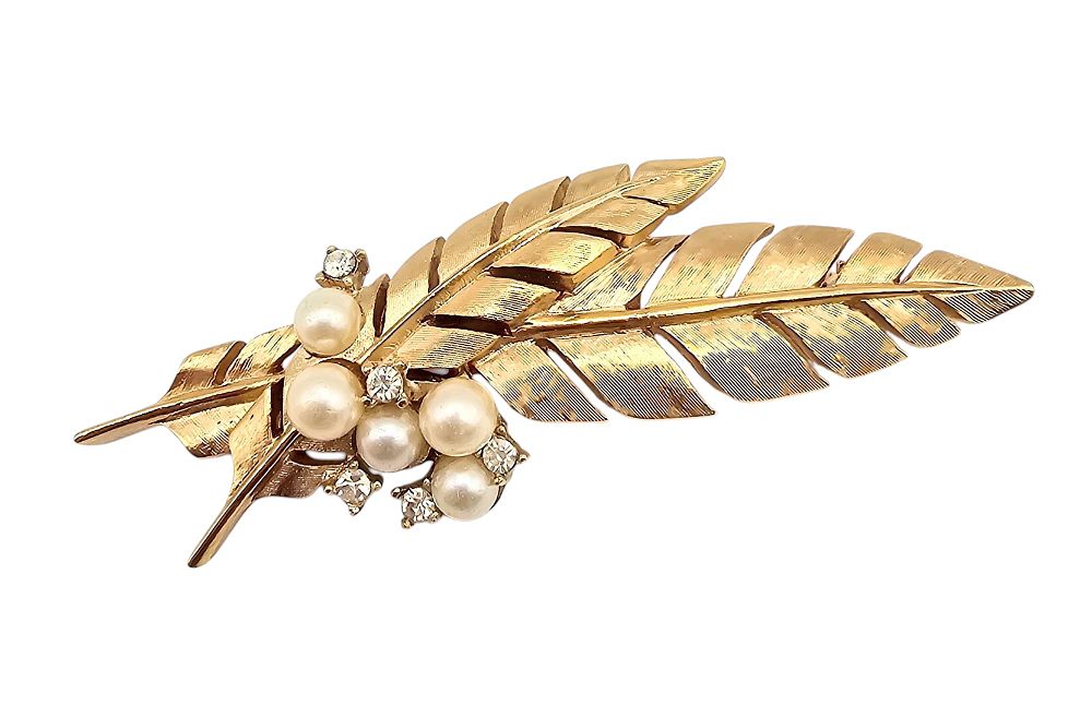 Lot 328: Crown Trifari Vintage Faux Pearl Rhinestone Gold Tone Leaf Brooch