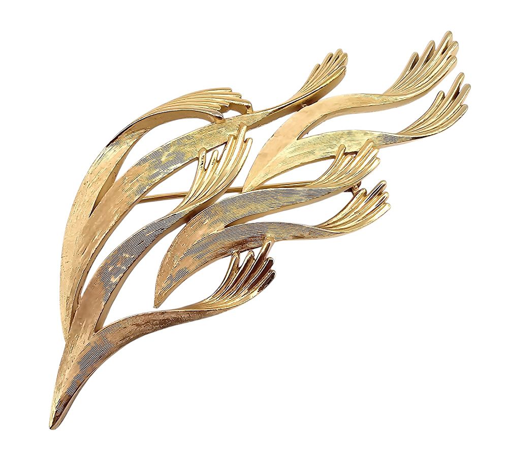 Lot 335: Crown Trifari Vintage Brushed Gold Tone Wavy Leaf Brooch