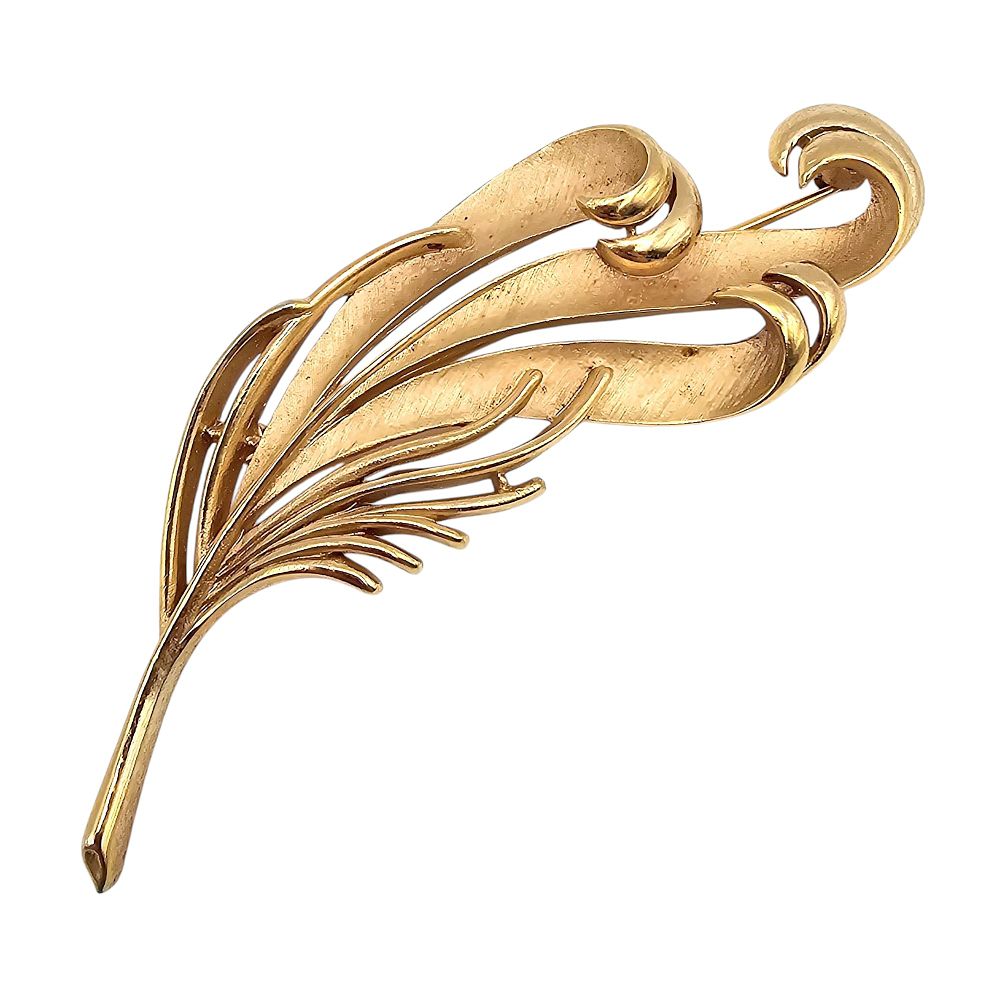 Lot 339: Crown Trifari Vintage Brushed Gold Tone Curled Leaf Brooch