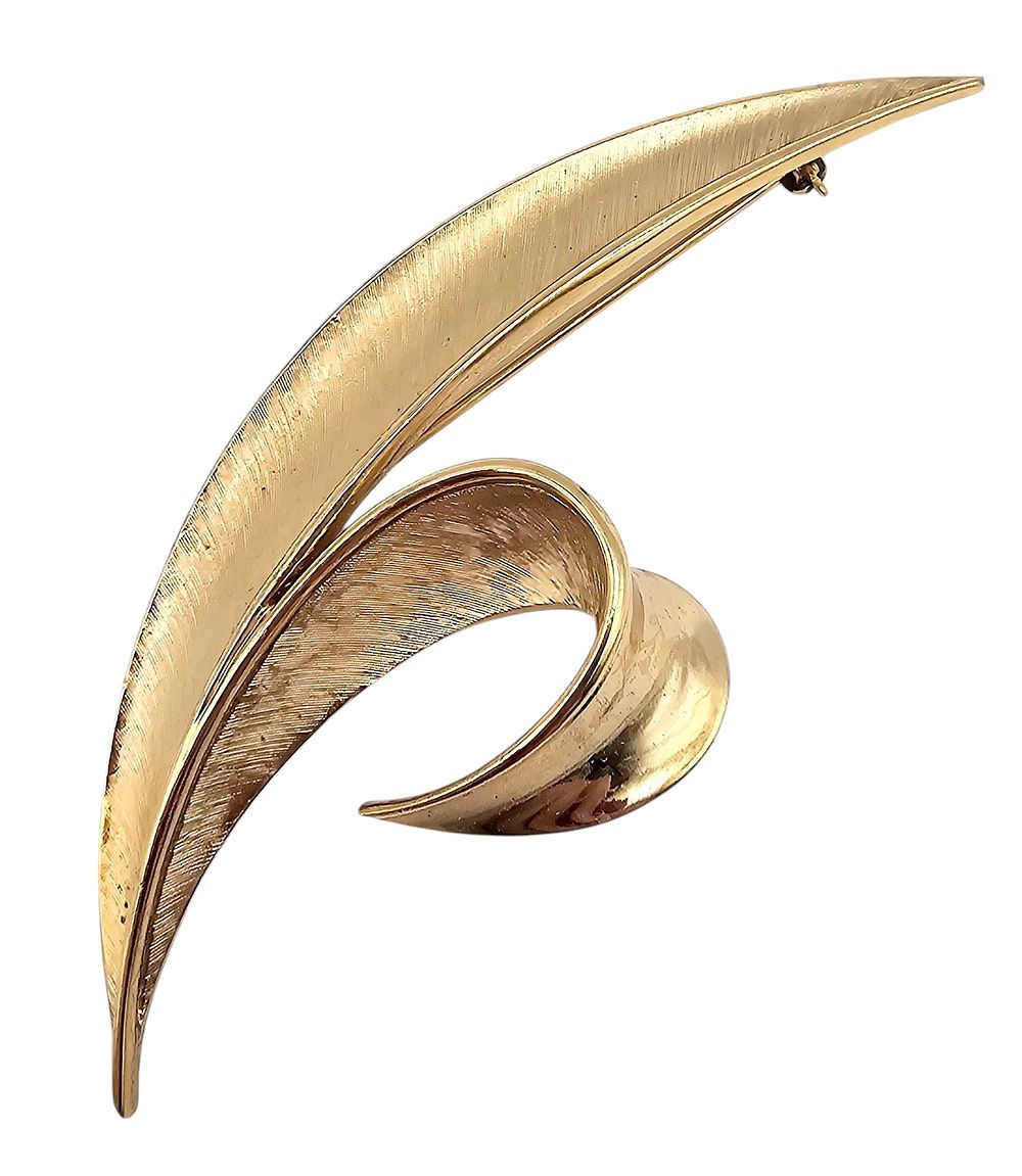 Lot 343: Crown Trifari Vintage Brushed Gold Tone Leaf Brooch