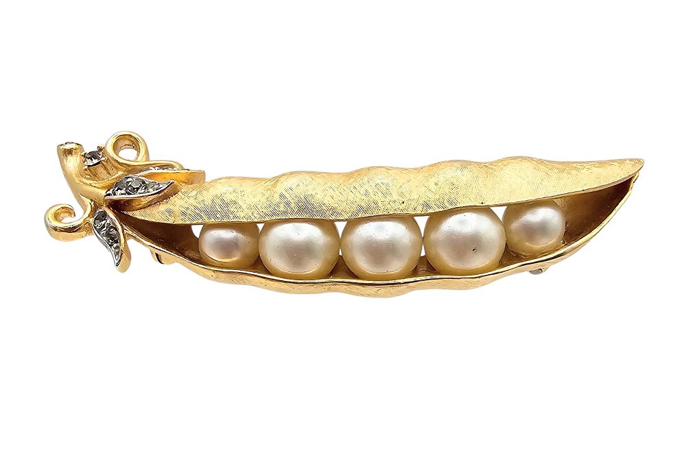 Lot 363: Crown Trifari Pearl Rhinestone Peas In A Pod Brushed Gold Tone Brooch