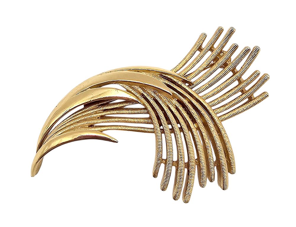 Lot 371: Crown Trifari Textured Gold Tone Spike Leaf Brooch