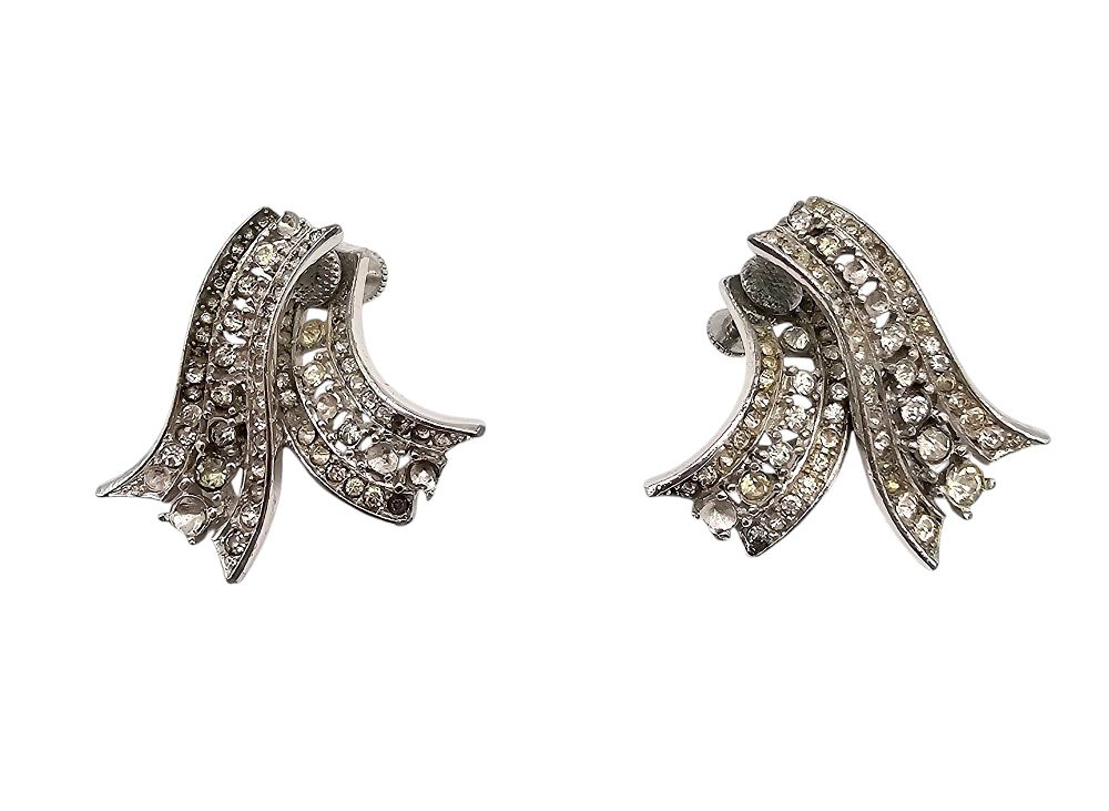 Lot 374: Crown Trifari Vintage Silver Tone Ribbon Earrings