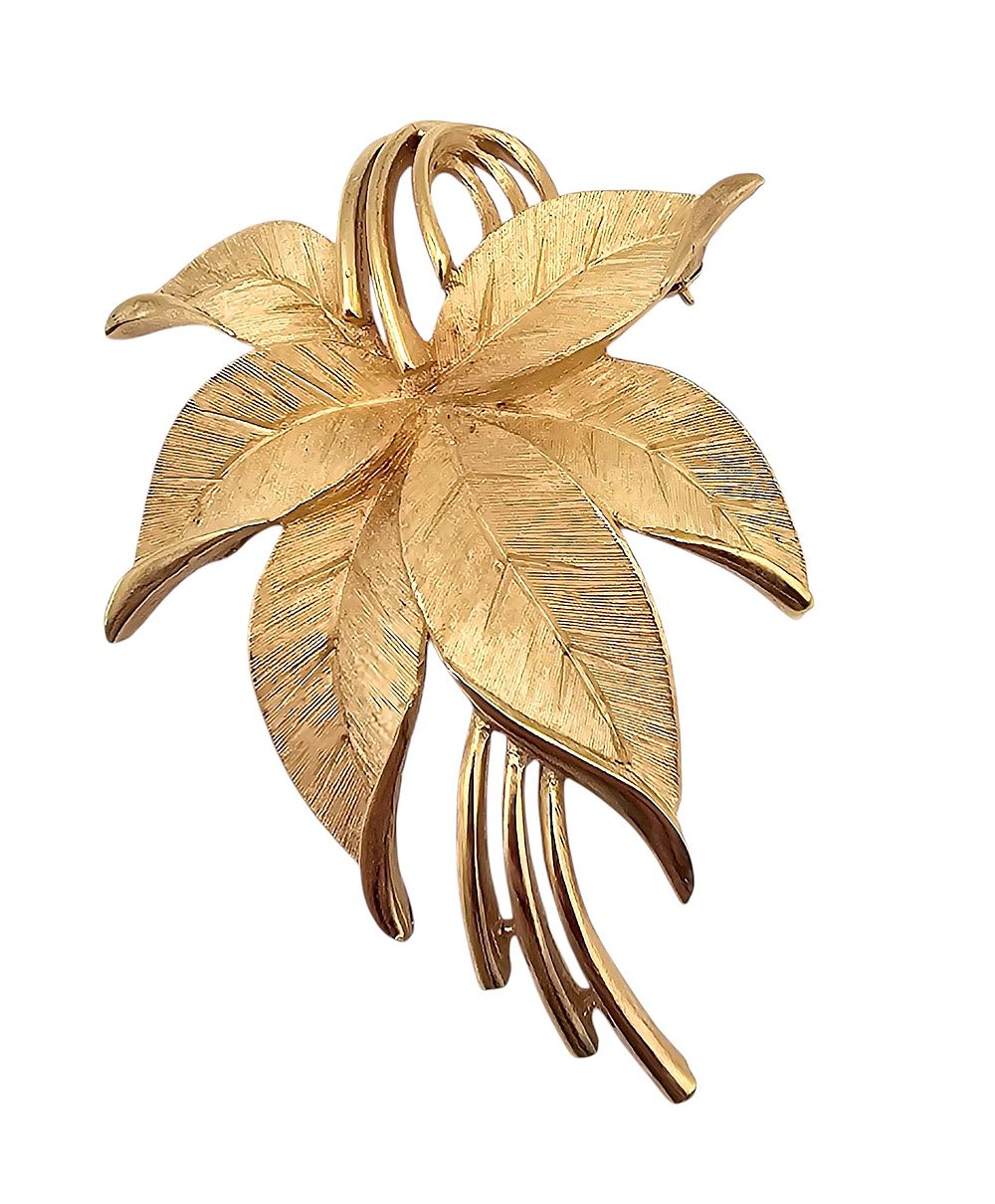 Lot 378: Crown Trifari Vintage Brushed Gold Tone Swirl Leaf Brooch