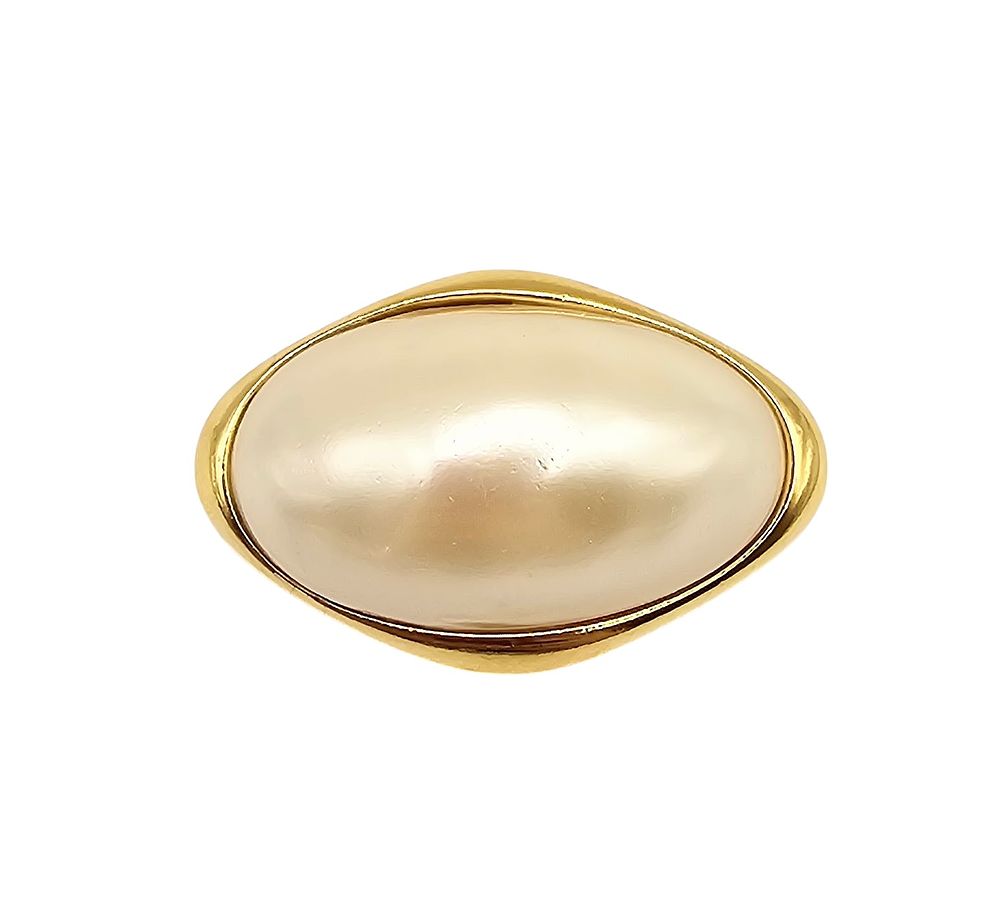 Lot 384: Crown Trifari Faux Pearl Oval Gold Tone Brooch