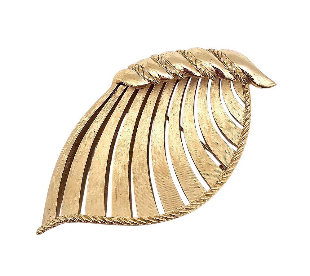 Lot 398: Crown Trifari Brushed Gold Tone Open Work Curled Leaf Brooch