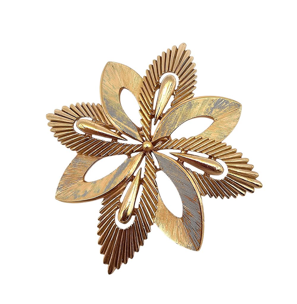 Lot 401: Crown Trifari Vintage Brushed Gold Tone Floral Brooch