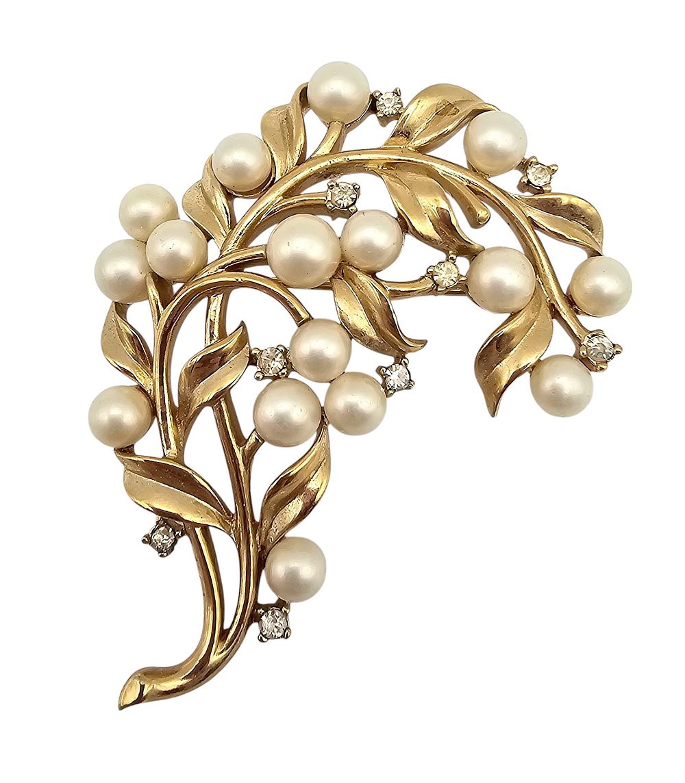 Lot 411: Crown Trifari Vintage Faux Pearl Rhinestone Gold Tone Floral Brooch