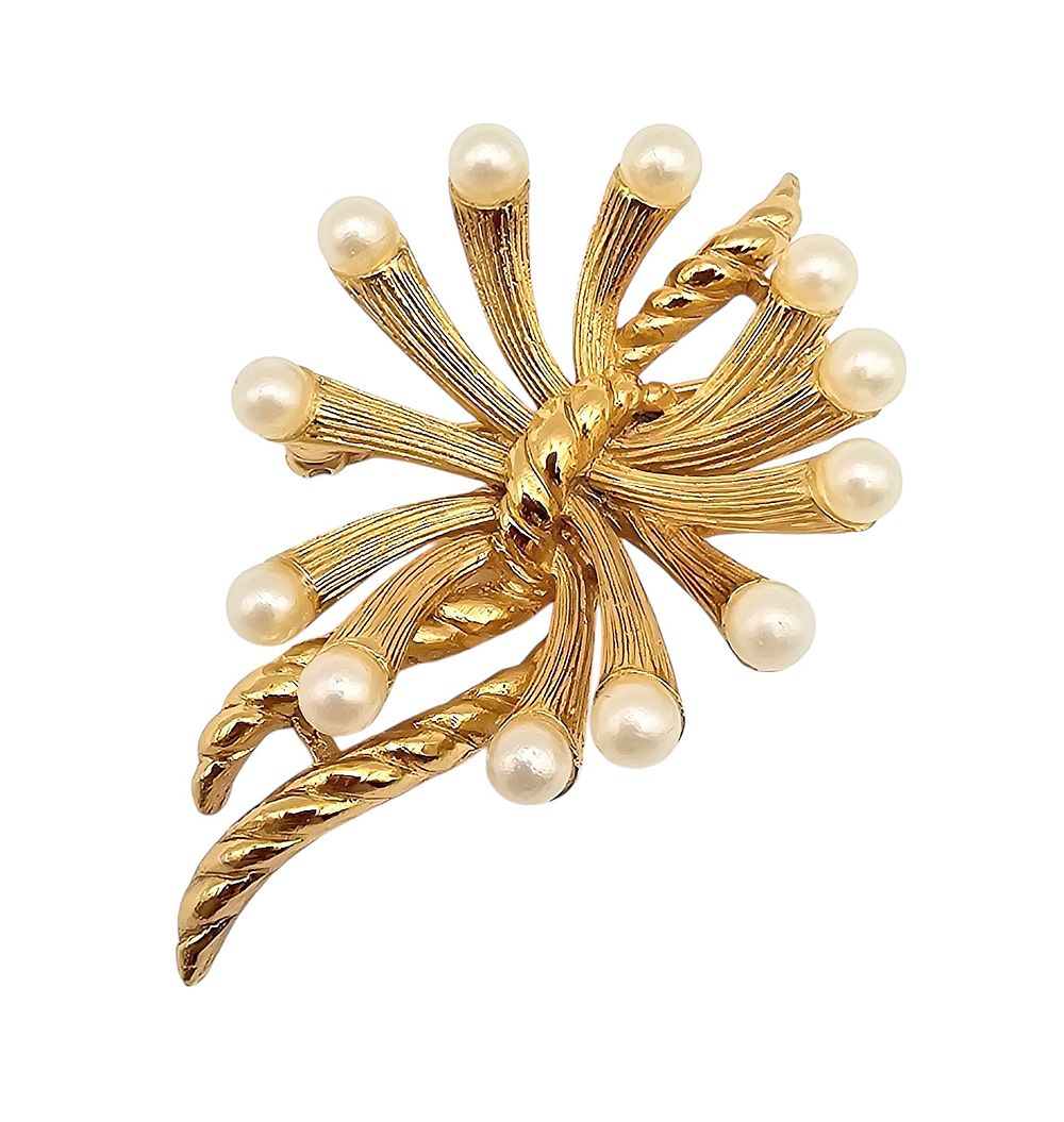 Lot 418: Crown Trifari Faux Pearl Gold Tone Spray Brooch