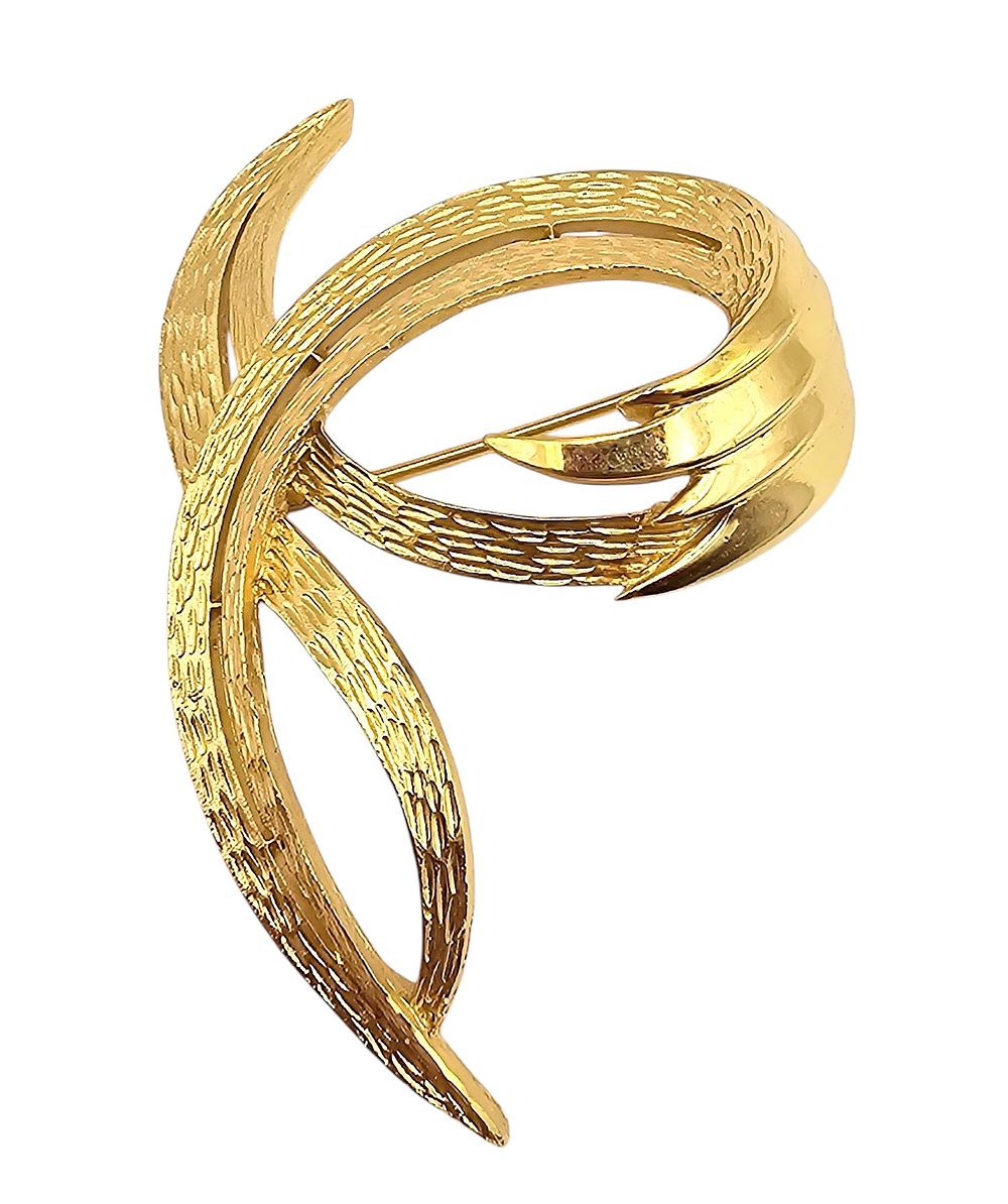 Lot 421: Crown Trifari Vintage Textured Gold Tone Swirl Brooch
