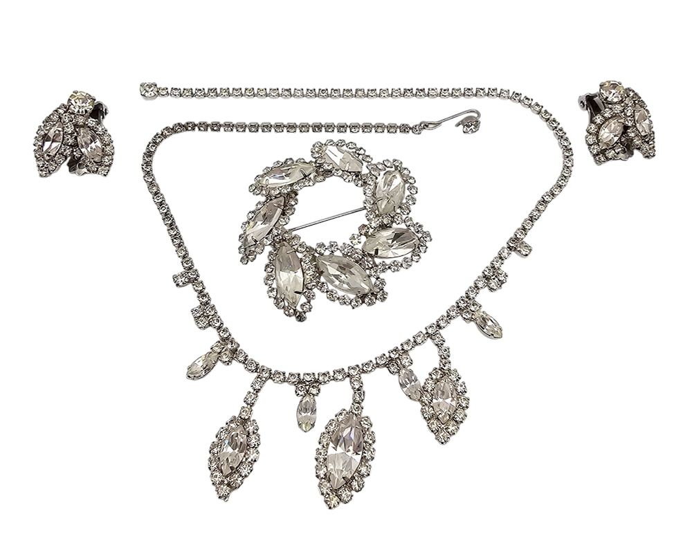 Lot 519: Weiss Vintage Clear Rhinestone Silver Tone Halo Necklace Earrings Brooch Set