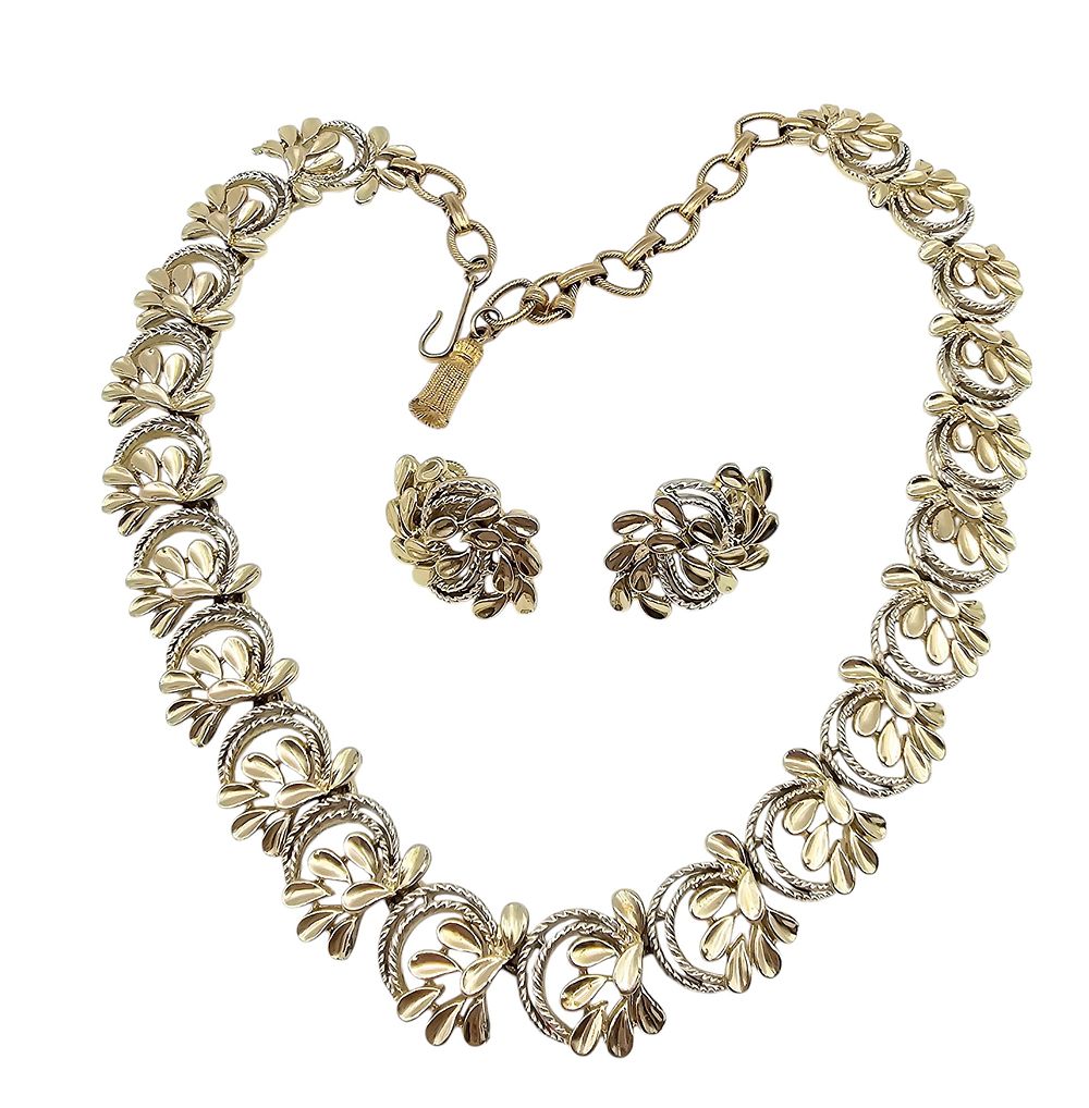 Lot 527: Coro Vintage Gold Tone Leaf Spray Necklace Earrings Set