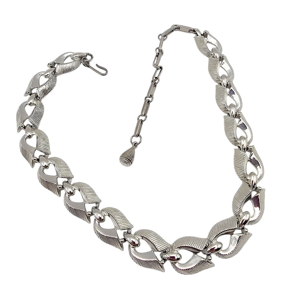 Lot 537: Pegasus Coro Vintage Silver Tone Textured Necklace