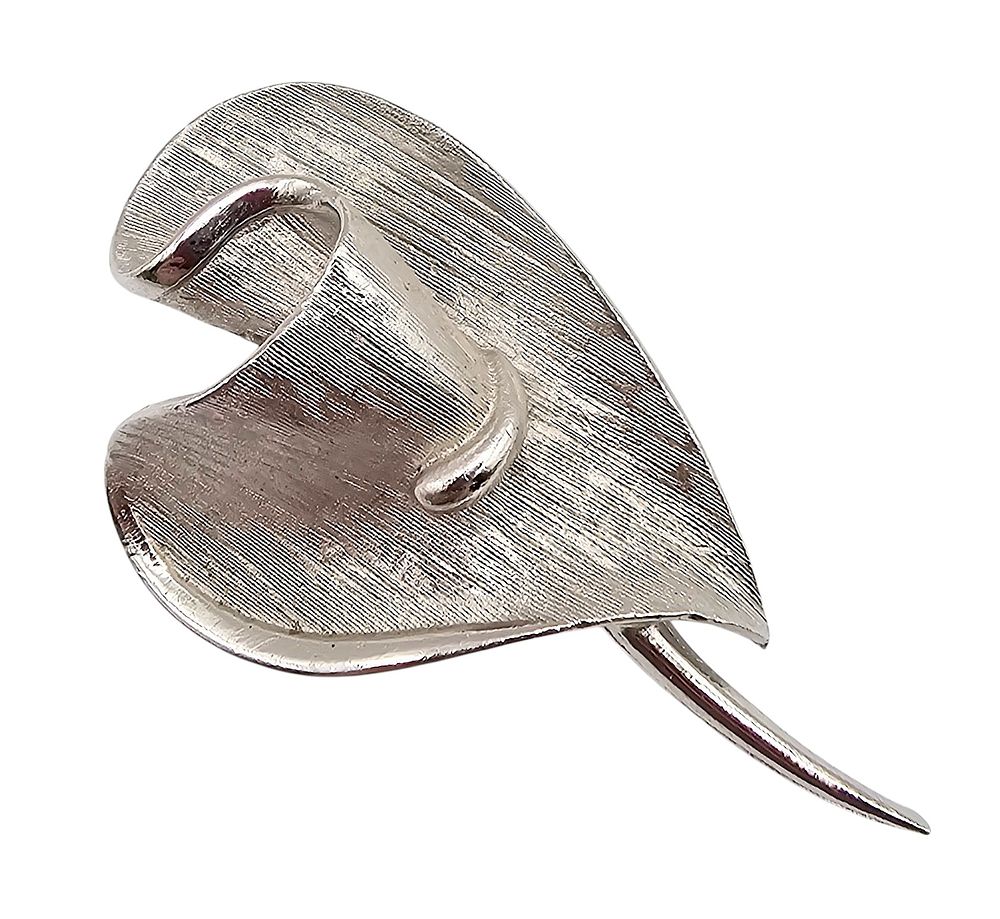 Lot 558: Coro Brushed Silver Tone Leaf Brooch