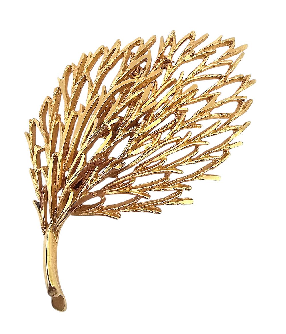 Lot 562: Corocraft Gold Tone Open Work Leaf Brooch