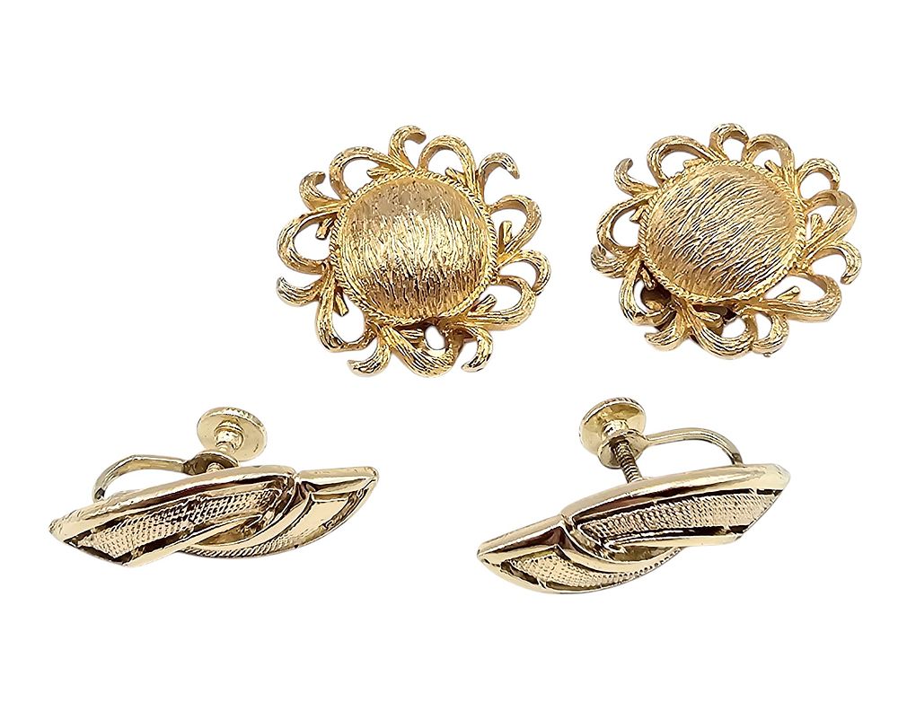 Lot 570: Coro Lot 2 Gold Tone Earrings