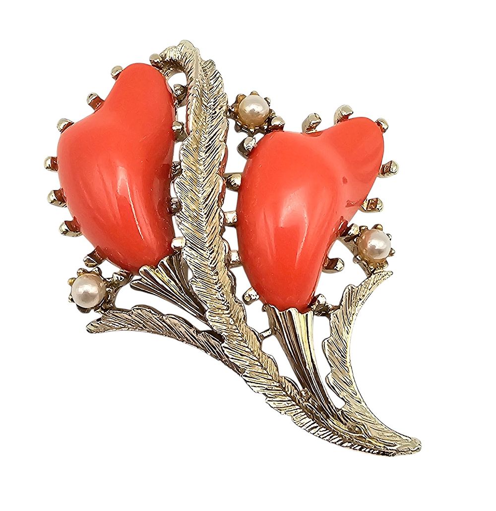 Lot 572: Pegasus Coro Thermoset Faux Pearl Gold Tone Floral Brooch