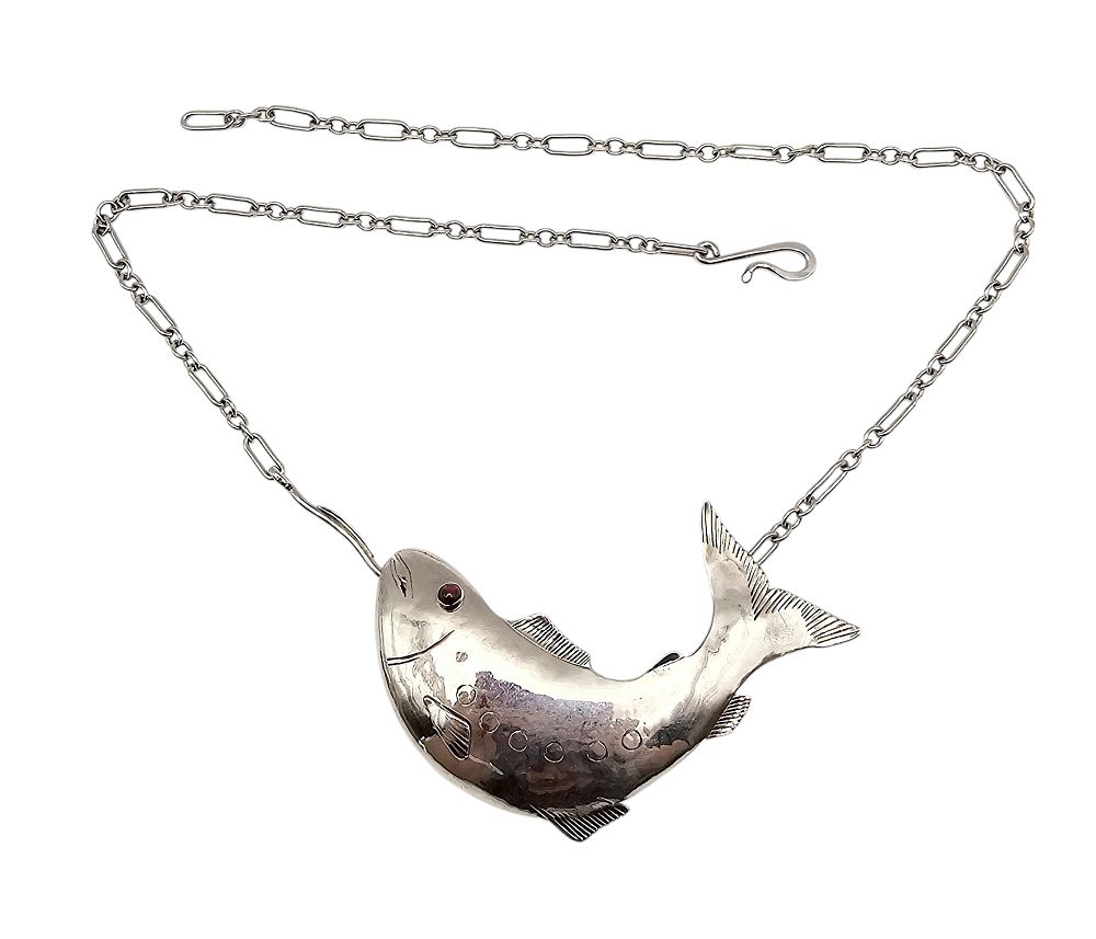 Lot 160: Signed BB Glass Sterling Silver Hooked Fish Necklace 23 G