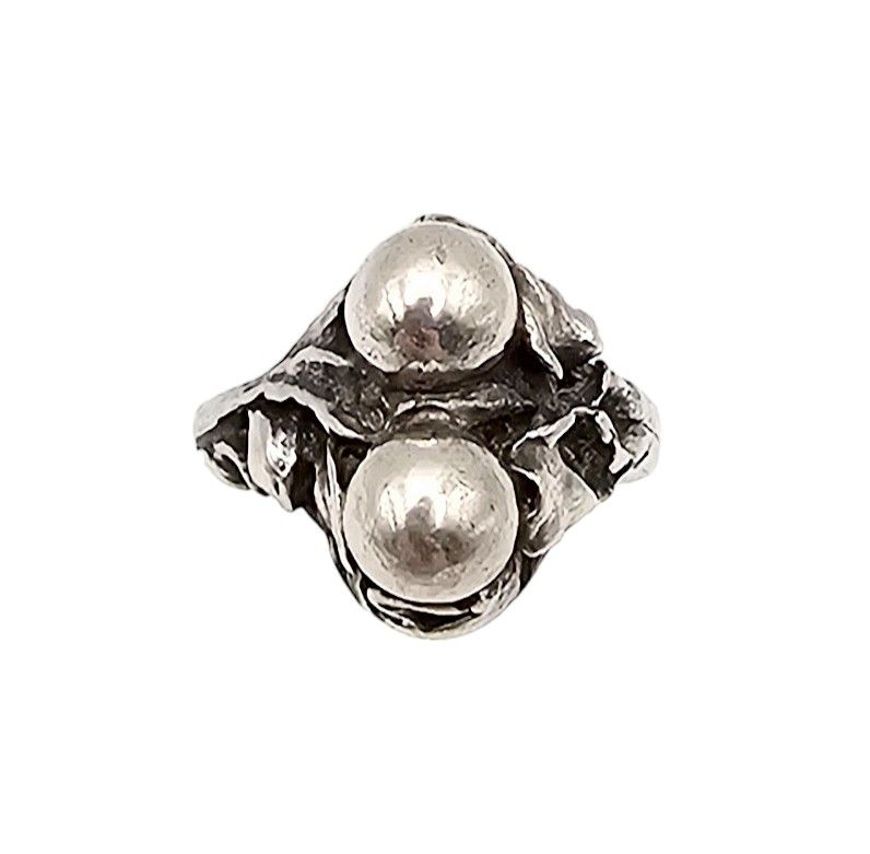 Lot 176: Vintage Nouveau Sterling Silver Ring Size 6 6 G