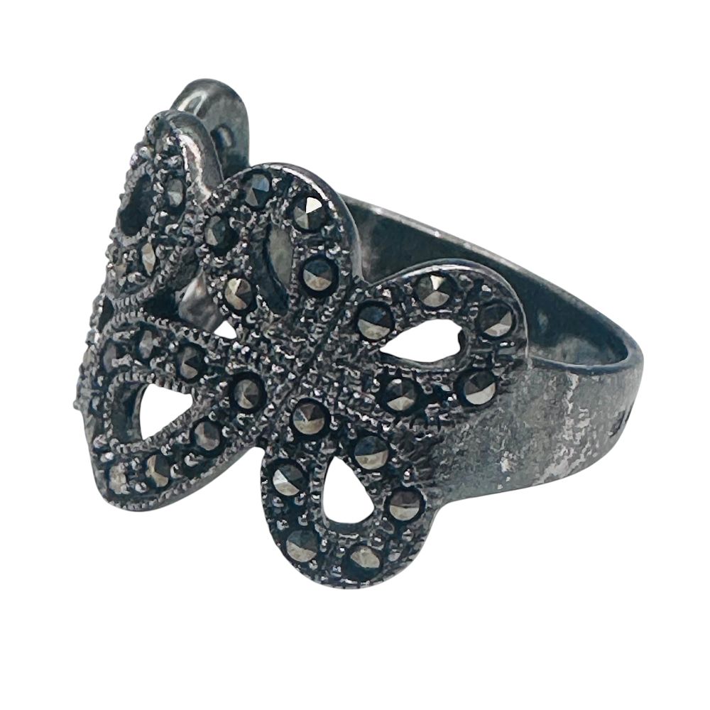 Lot 165: MARCASITE Sterling Silver Figure Eight Ring  Size 7.5, 4.86 G