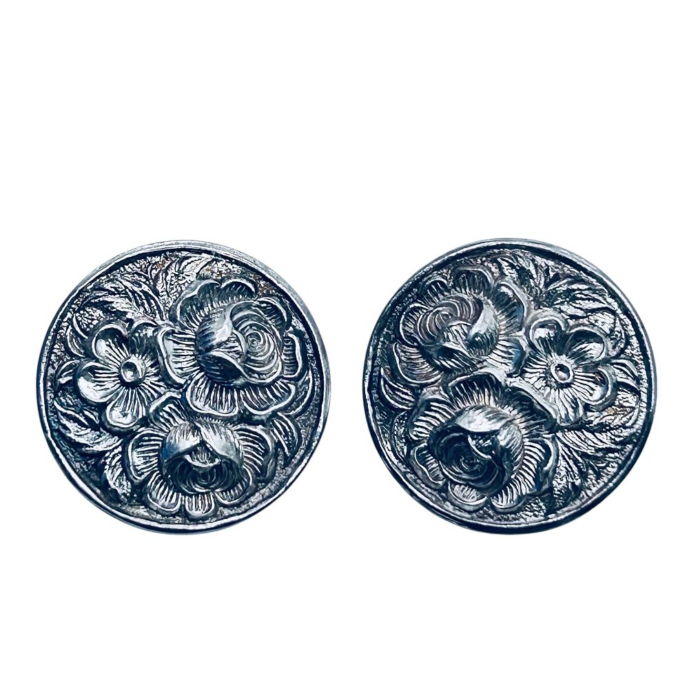 Lot 203: PAT. 156452 Sterling Silver Detailed Round Flower Clip On Earrings. 12.33 G.