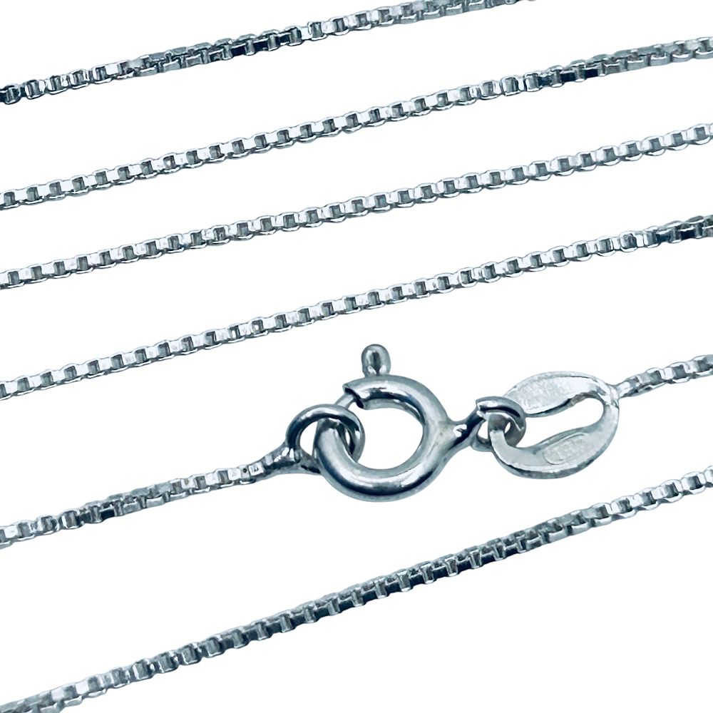 Lot 209: GBL Italy Sterling Silver Box Chain Necklace. 2.26 G.