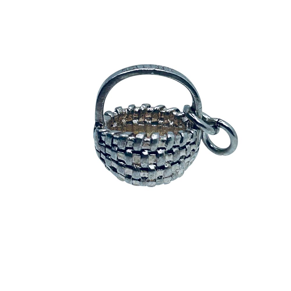 Lot 215: Sterling Silver Woven Basket Pendant. 2.56 G.