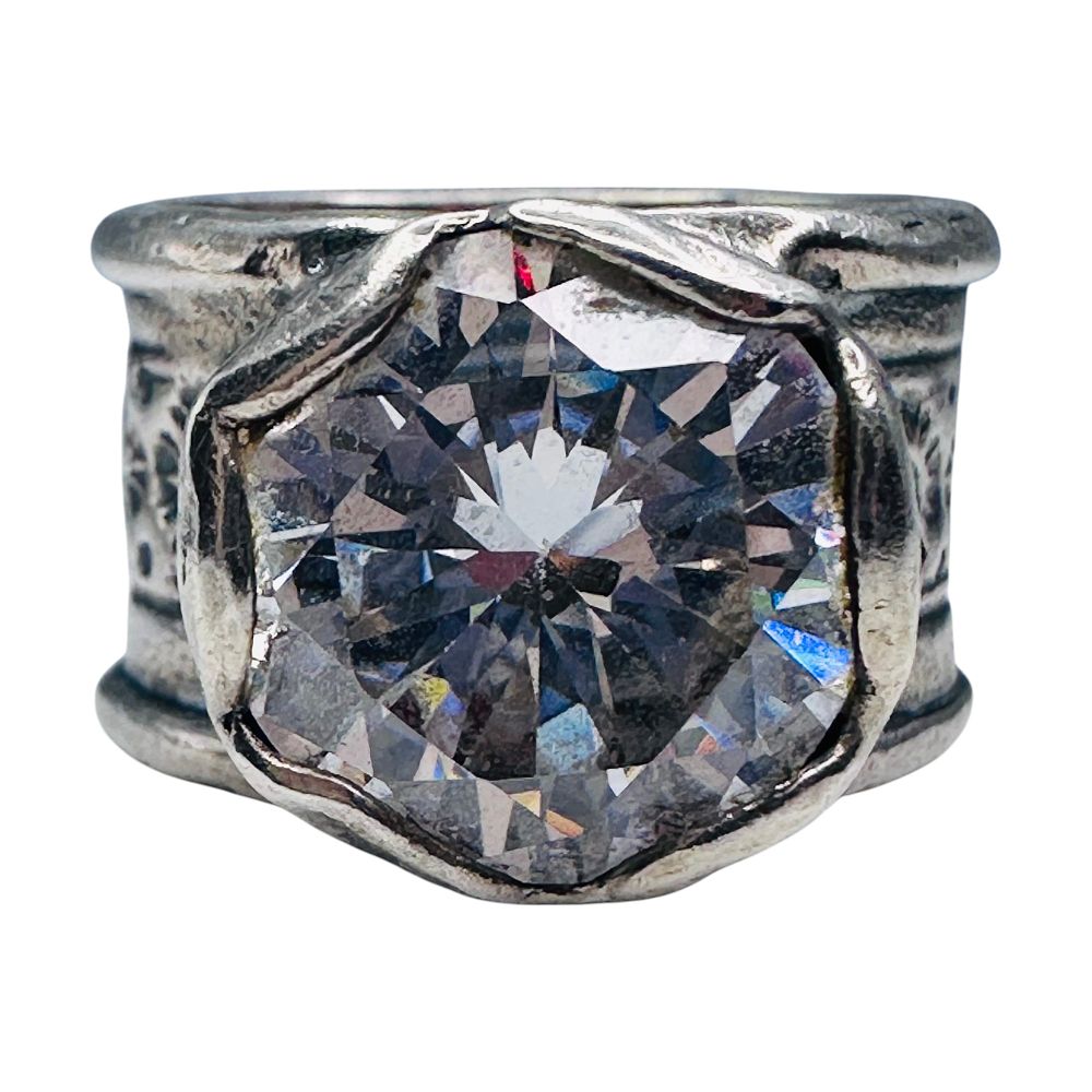Lot 459: Silpada, RHINESTONE Sterling Silver Statement Ring. Size 7. 12.06 G.