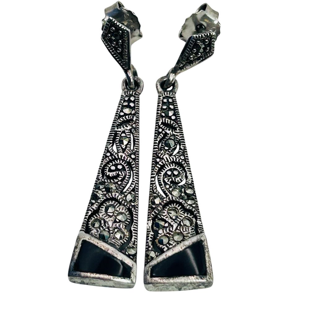 Lot 467: Sterling Silver, ONYX Stone With MARCASITE Detail Earring. 4.82 G.