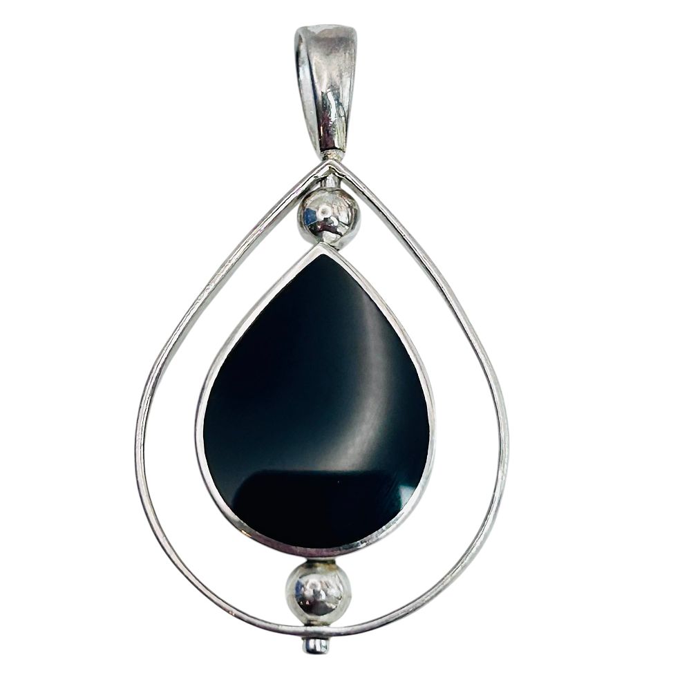 Lot 495: SU, ONYX Teardrop Sterling Silver Pendant. 3.95 G.