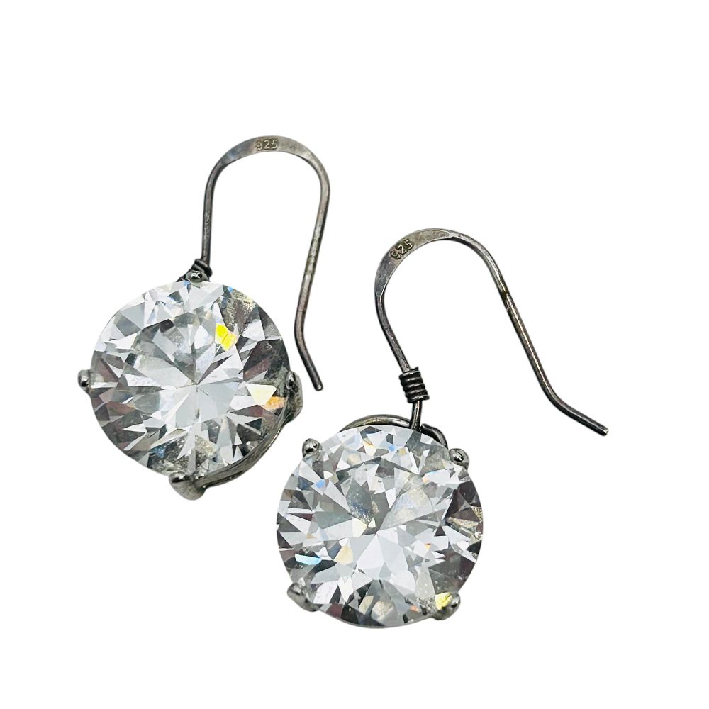 Lot 157: Stunning IOLITE Round Hookbacks 7.64