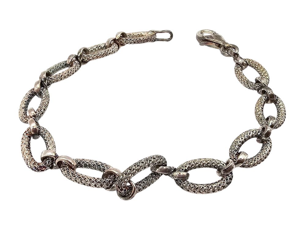 Lot 161: Sterling Silver Textured Circle Link Bracelet 13.5 G