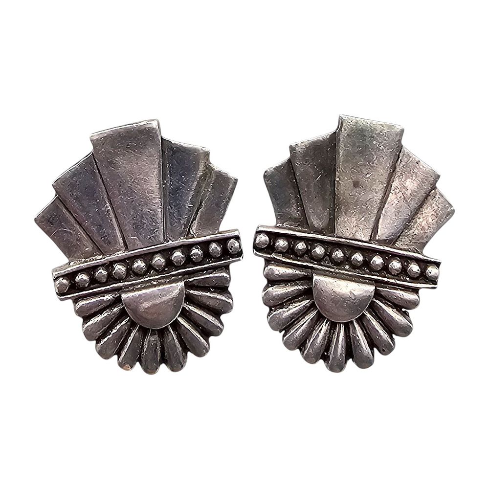 Lot 204: Sterling Silver Fan Floral Earrings 15.6 G