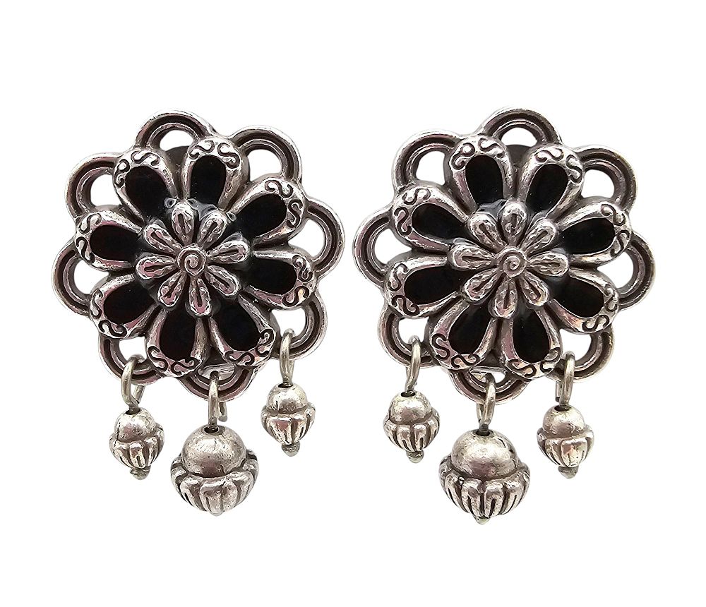 Lot 250: Sterling Silver Floral Acorn Earrings 11.4 G