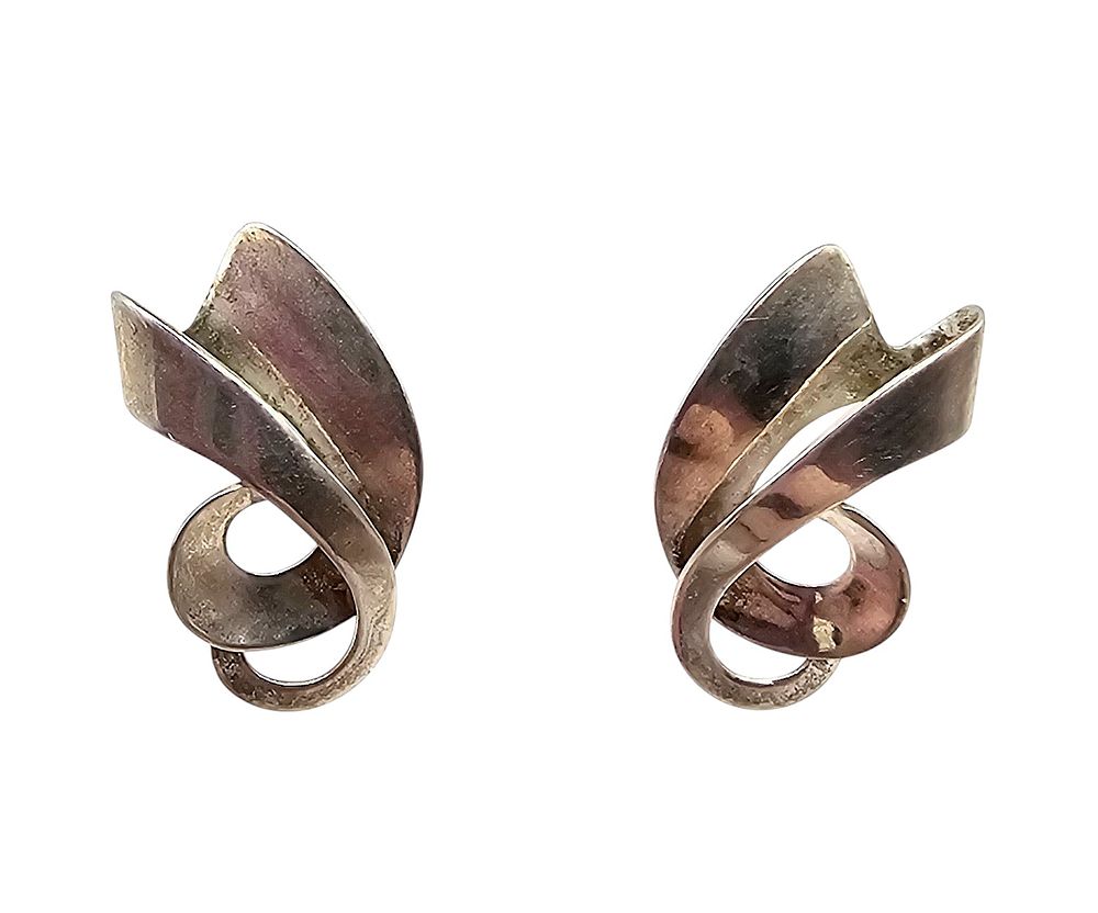 Lot 252: Signed Sterling Silver Swirl Earrings 3.1 G