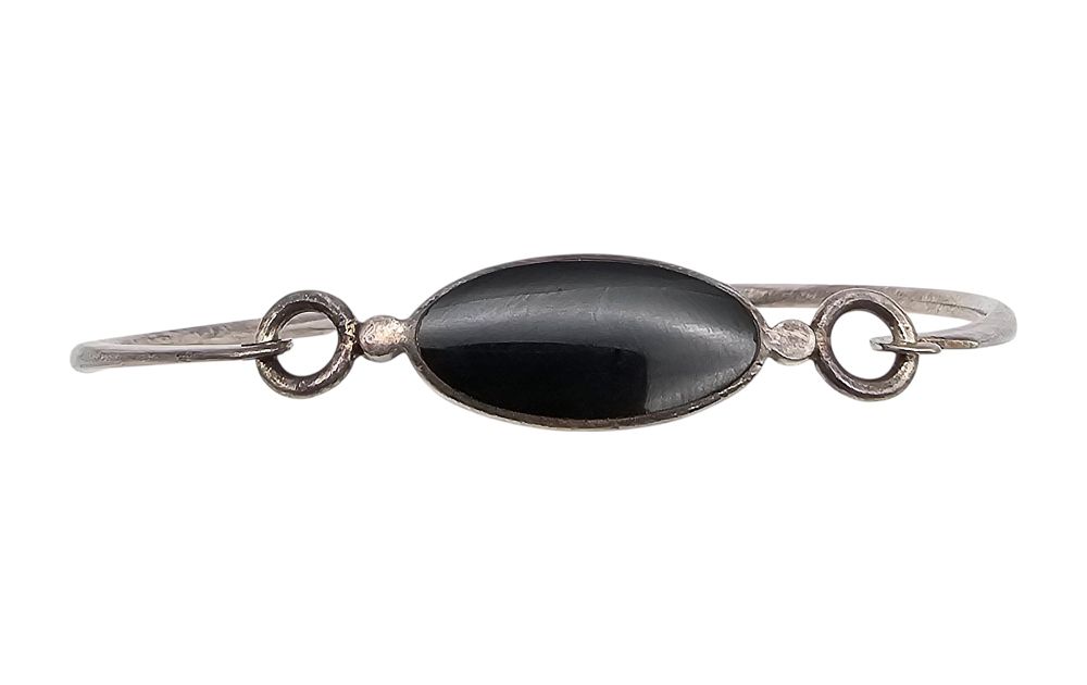 Lot 324: BOMA Onyx Sterling Silver Eye Hook Bangle Bracelet 6.9 G
