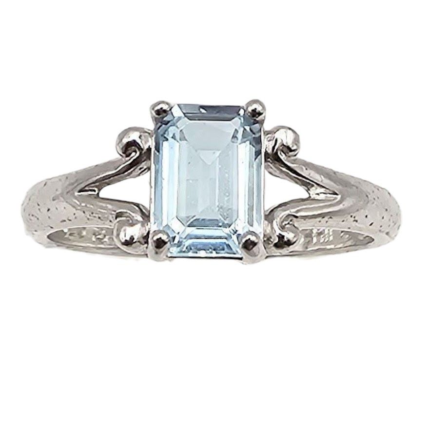 Lot 328: Ross Simons Topaz Sterling Silver Cocktail Ring Size 6.5 2.4 G