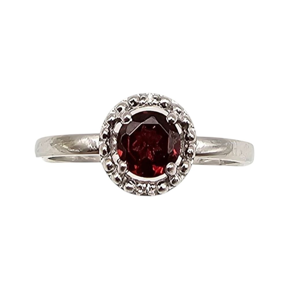 Lot 381: Garnet 10K White Gold Cocktail Ring Size 6.75 2.1 G