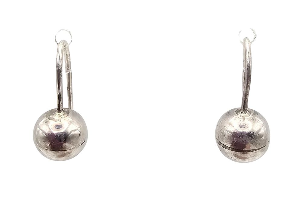 Lot 354: Sterling Silver Ball Drop Dangle Earrings 1.5 G