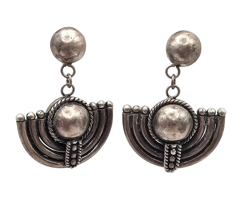 Lot 377: Sterling Silver Modernist Drop Dangle Earrings 9 G