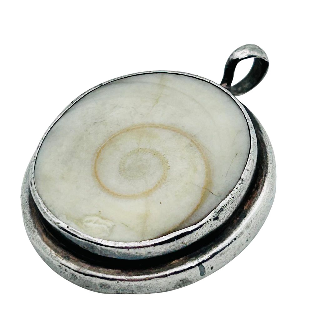 Lot 250: Soul Flower Shiva Shell Sterling Round Pendant 10.4 G