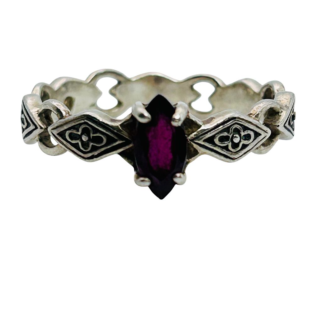 Lot 336: RJ Gaziano Avon Garnet Linked Band Ring Size 9, 2.83g