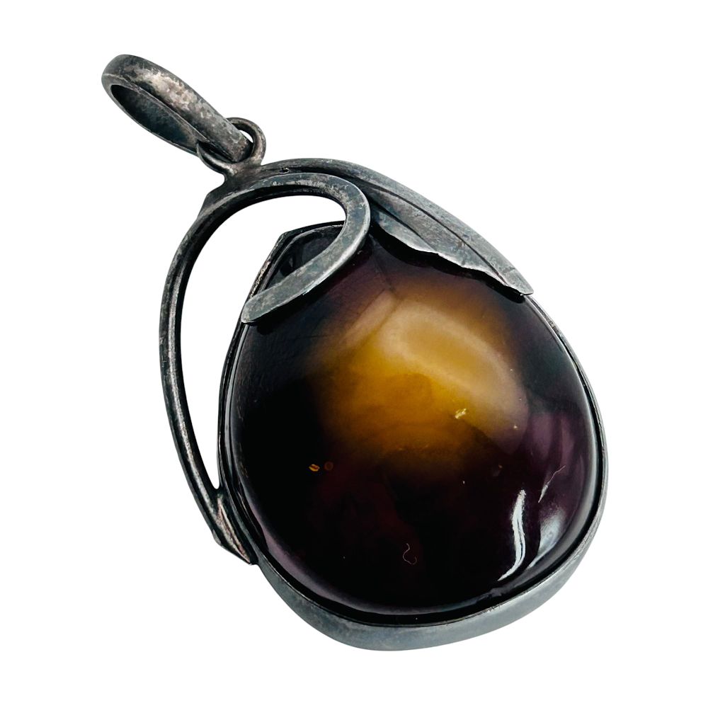 Lot 480: Amber Sterling Large Oval Pendant Leaf Detail 23.61 G