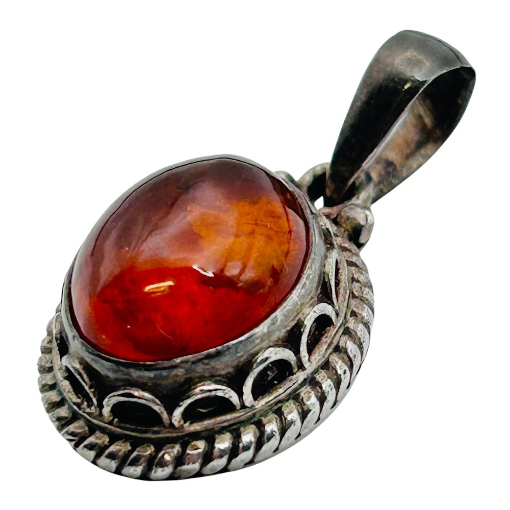 Lot 492: Amber Sterling Pendant 4.11g